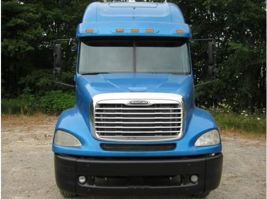   FREIGHTLINER CL11242ST COLUMBIA