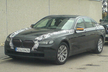  BMW 7-.   
