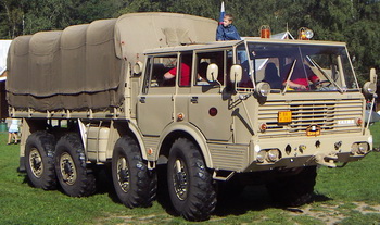  Tatra 813