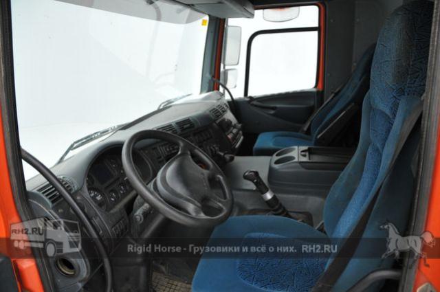 Европейские грузовики DAF CF 85.380 интерьер кабины