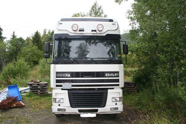 Европейские грузовики DAF xf 95 530 вид спереди