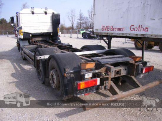 Европейские грузовики MAN F2001/T36 26.464 L вид сзади