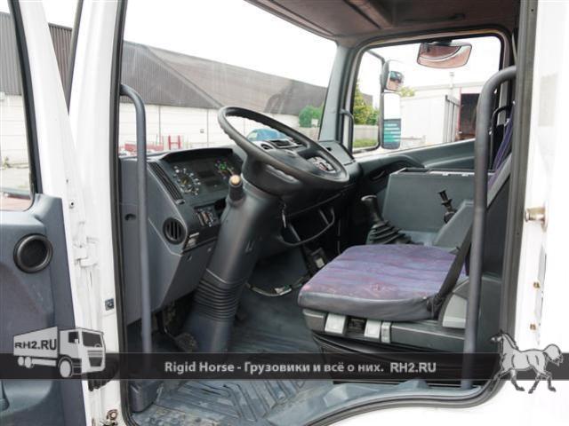 Европейские грузовики MERCEDES BENZ 1218 KUHLKOFFER/ CARRIER SUPRA 850/ BI TEMP/ LBW интерьер кабины 