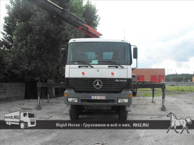 Европейские грузовики MERCEDES BENZ Actros вид спереди