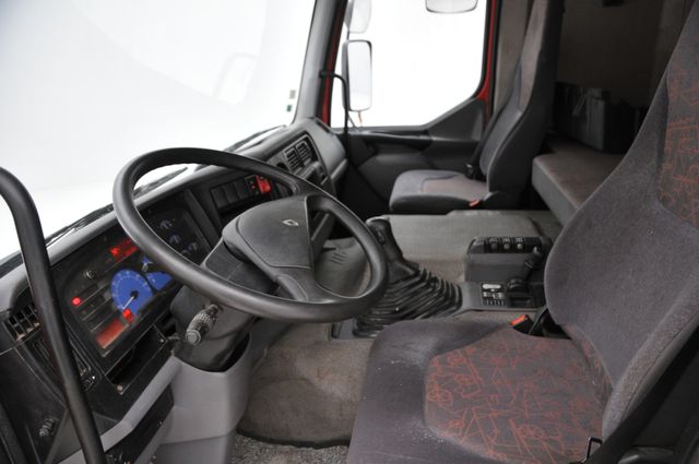 Европейские грузовики RENAULT Kerax интерьер кабины