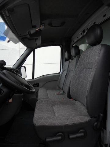 Европейские грузовики RENAULT Mascott 130.35 DXi интерьер кабины
