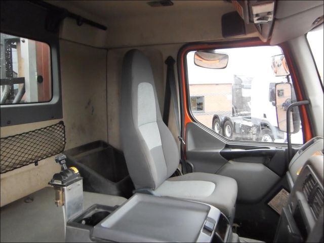 Европейские грузовики RENAULT KERAX TIPPER/GRAB - YX55 CMK интерьер кабины