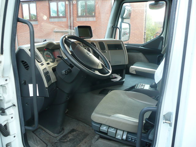 Европейские грузовики RENAULT Premium 330 DXI LEFT HAND DRIVE интерьер кабины