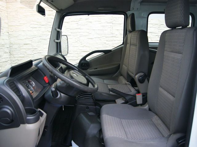 Европейские грузовики RENAULT MAXITY 2.5 DXI BRYGADOWY WYWROTKA 6 MIEJSC интерьер кабины