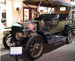 1909 Прогулочный автомобиль White. Музей Petersen Automotive 