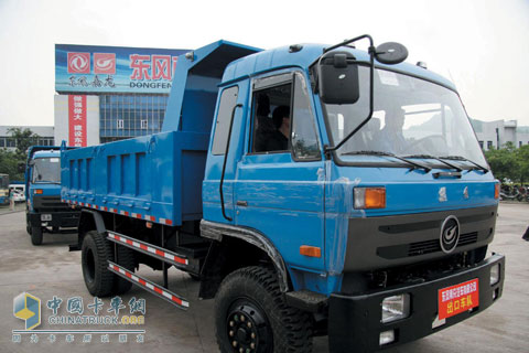 20 грузовиков Dongfeng JiaLong экспортированы в Ливию