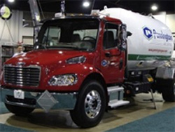 Freightliner представила первый в мире гибридный грузовик для перевозки опасных грузов