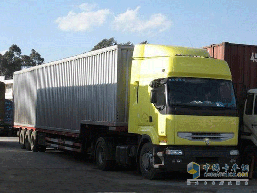контейнеровоз тягач Renault Truck