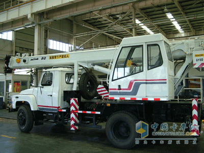 Пекинский JingCheng развивает грузовики-подъемные краны для китайского рынка