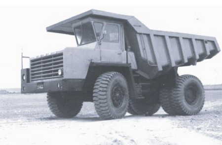 Карьерный самосвал БелАЗ-540 грузоподъемностью 27 тонн