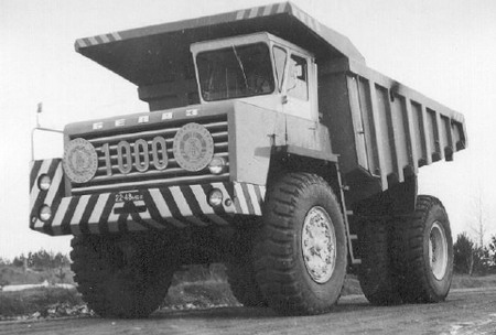 Карьерный самосвал БелАЗ-548А грузоподъемностью 40 тонн